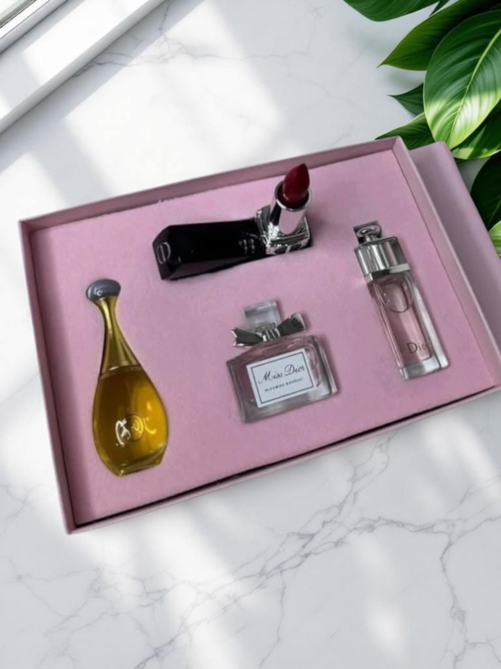 🎀 Dior Mini Perfume Gift Set – 5ml Fragrance Collection + Lipstick 🎀 - Picture 8 of 9